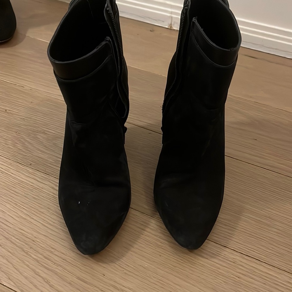 Black suede/leather wedge Vince bootie Size 38.5